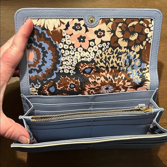 Vera Bradley Soft Blue Leather Wallet - Picture 4 of 7